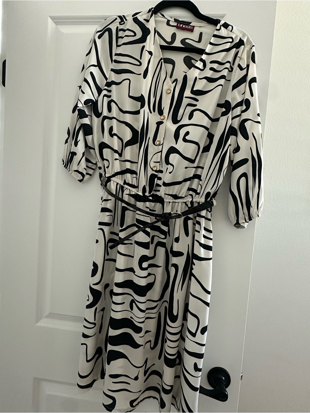 Black & White Patterned Button-Front Dress. G